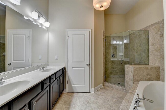 Building Photo - 2405 Tenor Ln