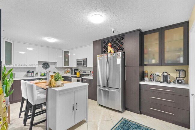 Building Photo - 751 NW 99th Cir