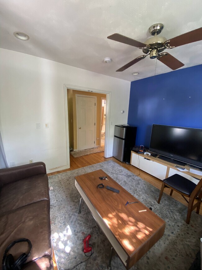 Building Photo - 120 Windsor Rd