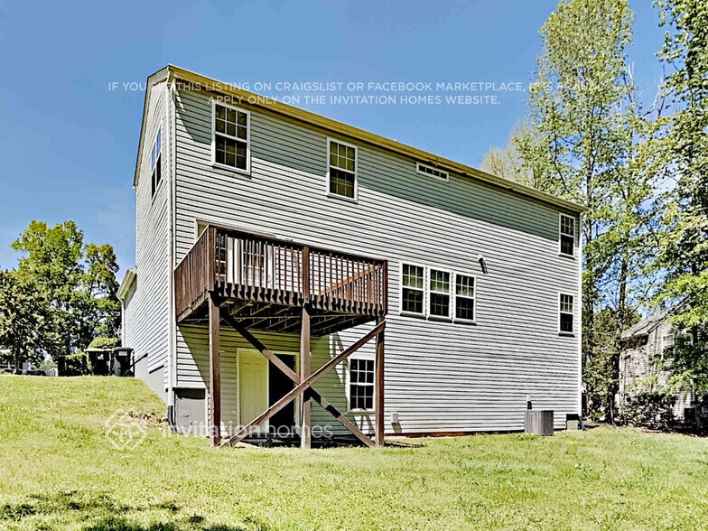 Building Photo - 320 Red Maple Way