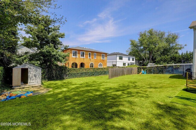 Building Photo - 265 Norgrove Ave