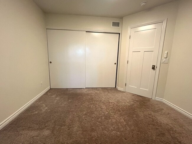 Building Photo - Most Charming Home in La Costa