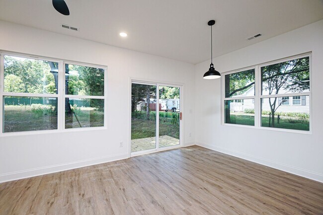 Building Photo - Brand New Duet Style Townhome in Charlotte!