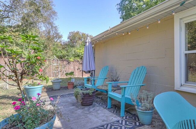 Building Photo - BEAUTIFUL Inglewood Gem on HUGE lot with s...