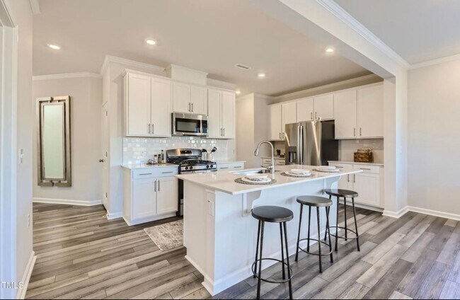 Building Photo - 3BR/2.5BA Home with Loft and 2-Car Garage