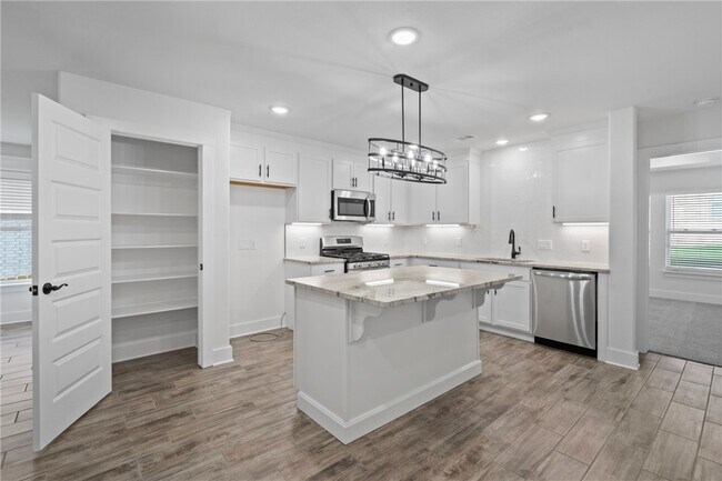 Building Photo - 4206 SW Adams Rd