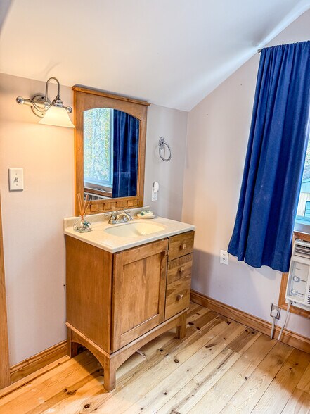 Building Photo - 440 S Peninsula Ln