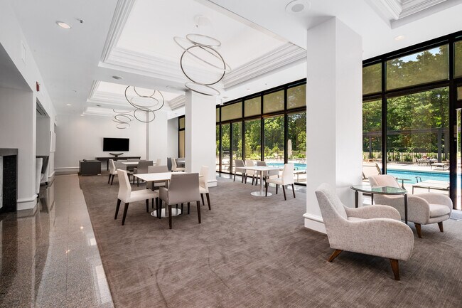 Building Photo - 2660 Peachtree Rd NW