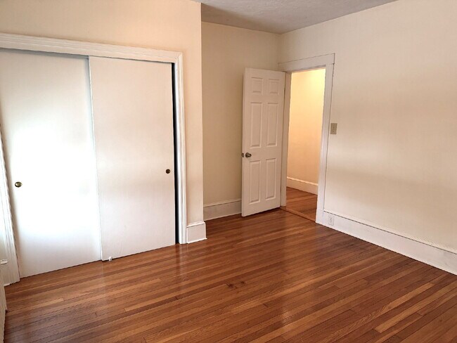 Building Photo - Charming 3-Bedroom Haven in prime Milton neighborhood!