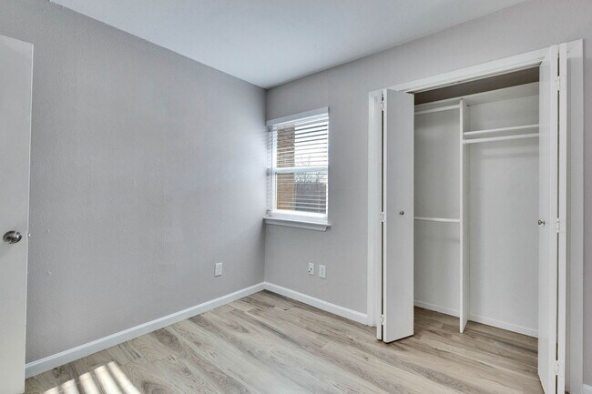 Building Photo - 2705 Northeast Dr