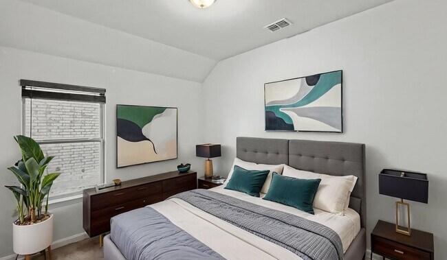 Building Photo - 16617 Hidden Cove Dr