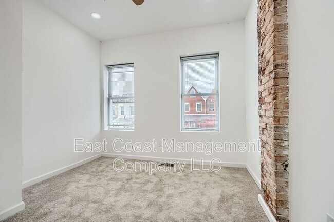 Building Photo - 1153 Sargeant St