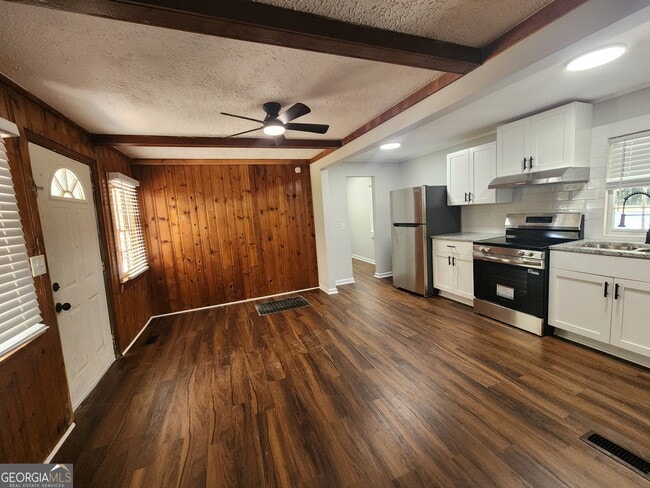 Building Photo - 4118 Fairview Dr