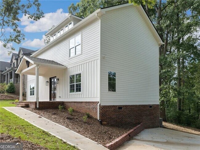 Building Photo - 2438 Shadburn Ferry Dr