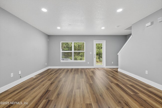 Building Photo - 834 Black Cherry Dr S