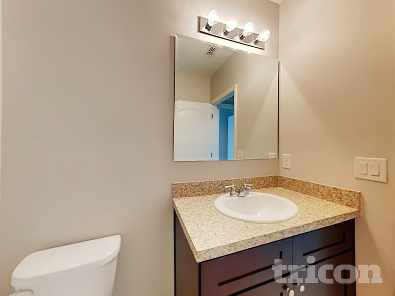 Building Photo - 2449 Valhalla Dr