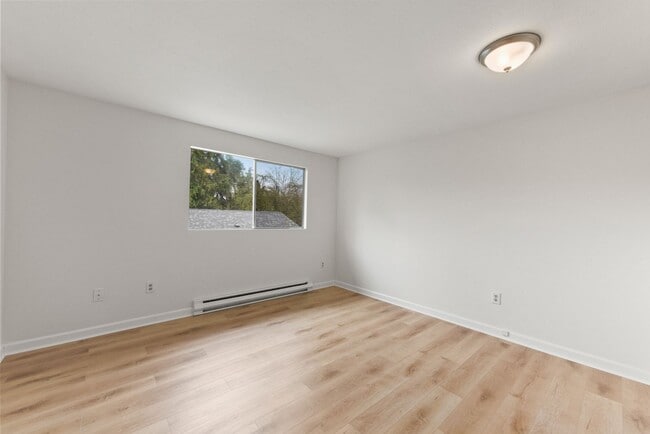 Building Photo - Charming 4 Bedroom 2 Bath single family house in Columbia City
