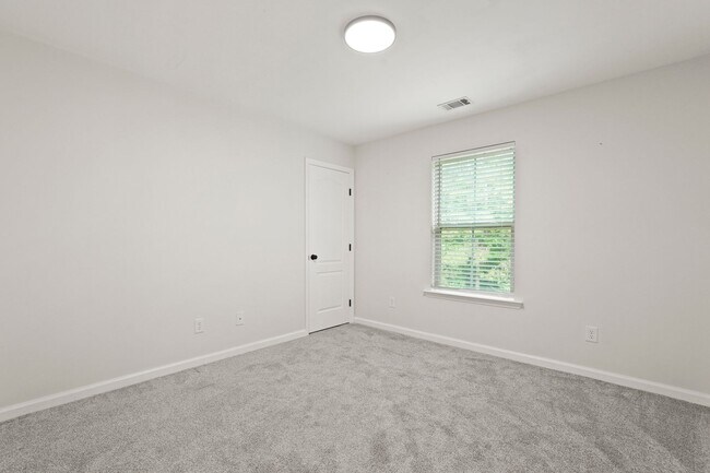 Building Photo - Spacious 4 Bedroom Home With Plenty of Space to Enjoy and Resort-style Amenities in Belmont Glen