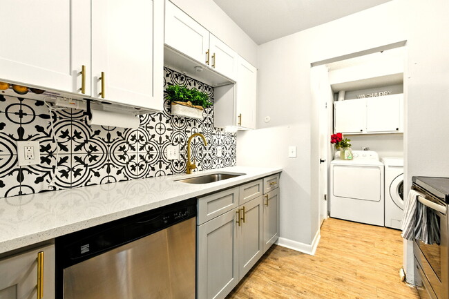 Building Photo - Welcome to Your New Home in the Heart of Denver!