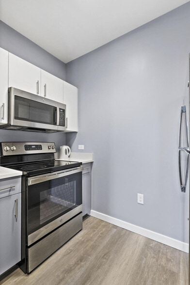 Building Photo - 95 Broadway-SI ID1240351P