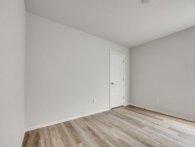 Building Photo - 10044 SW 40th St