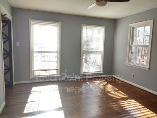 Building Photo - 224 Raintree Dr