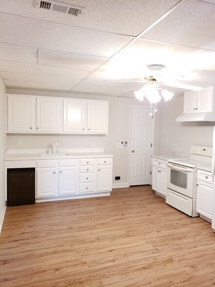 Building Photo - 3530 Parkwood Hills Ct