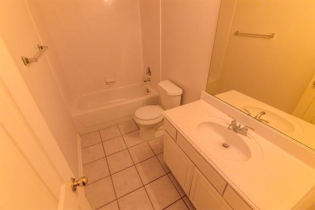 Building Photo - 9605 Pinehurst Dr