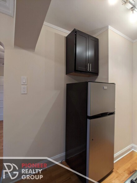 Building Photo - 4616 N Paulina St