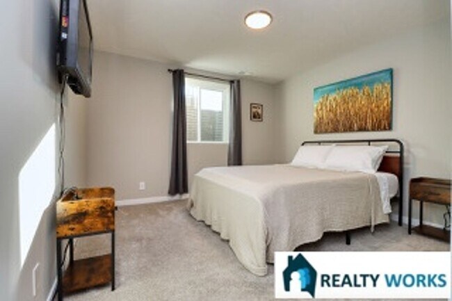 Building Photo - 3 Bedroom, 2.5 Bath townhome in great loca...