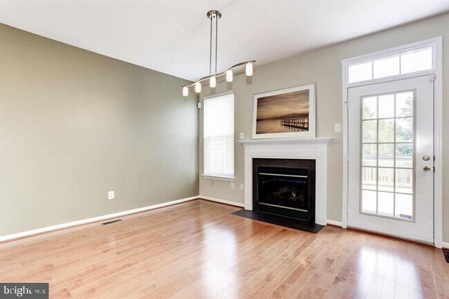 Building Photo - 4 Austringer Ct