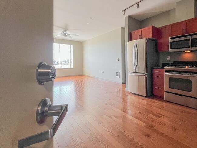 Building Photo - 2Bd/2Ba Burien Condo