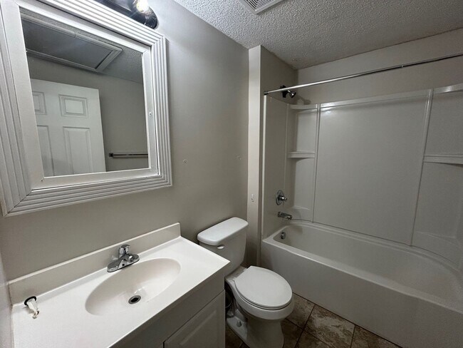 Building Photo - IVERJOHN4107