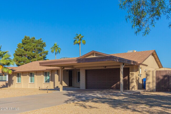 Building Photo - 4524 E Voltaire Ave
