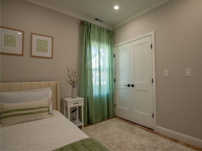 Building Photo - 93 Grove St