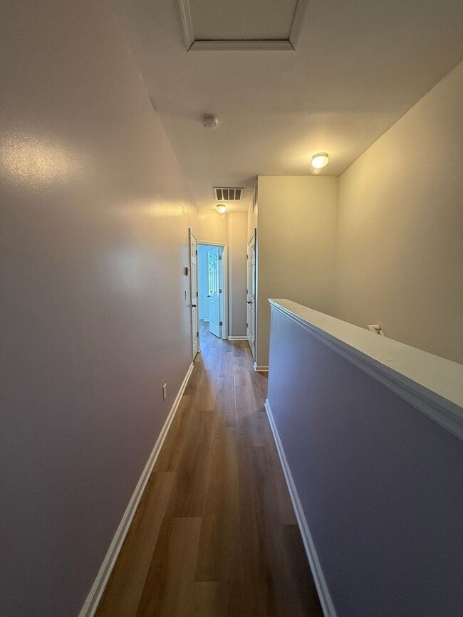 Building Photo - Nice 2 bedroom, 2.5 bath townhouse