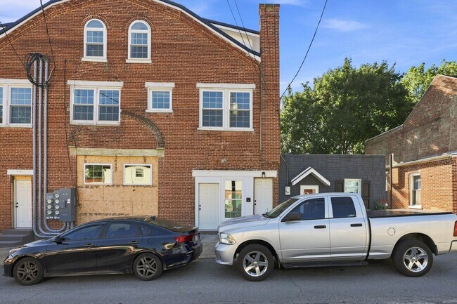 Building Photo - 740 W Vine St