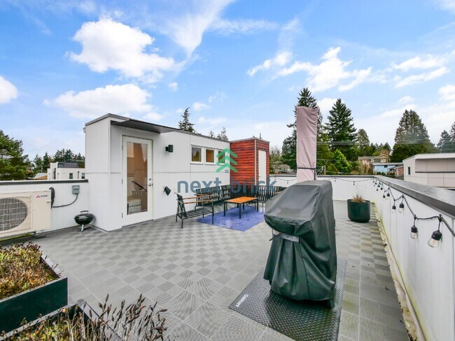 Building Photo - New Spacious 3 Bed 2.5 Bath Town home for Rent!