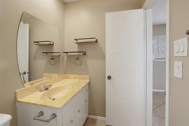 Building Photo - 9620 Chukar Cir