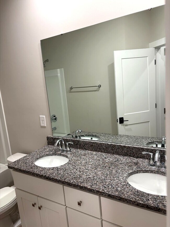 Building Photo - 3BR Townhome • Brand-New Build • 2 Car Garage Parking