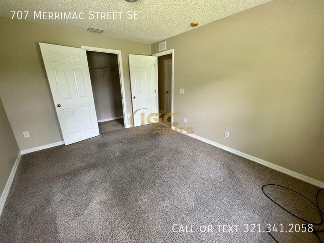 Building Photo - 707 Merrimac St SE
