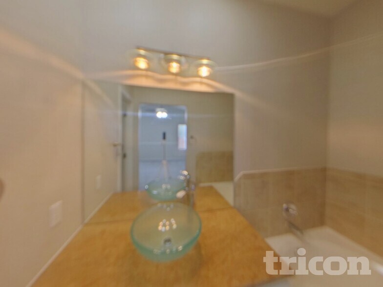 Building Photo - 5950 Fescue Dr