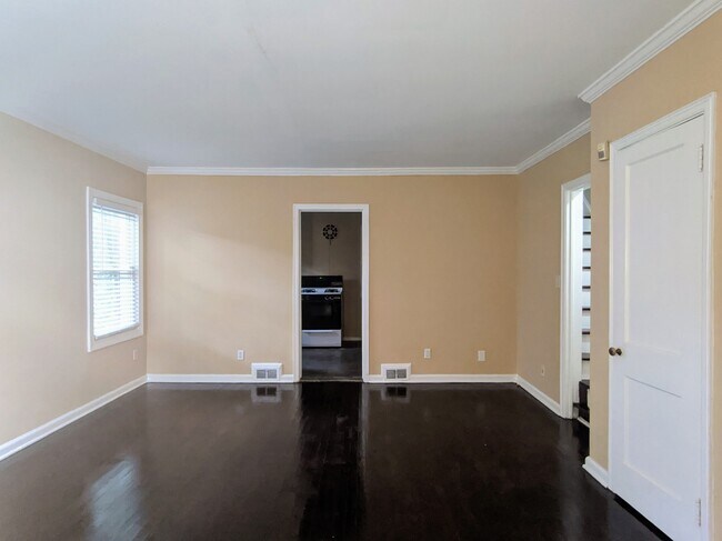 Building Photo - Charming 1 Bedroom Duplex in Buckhead!