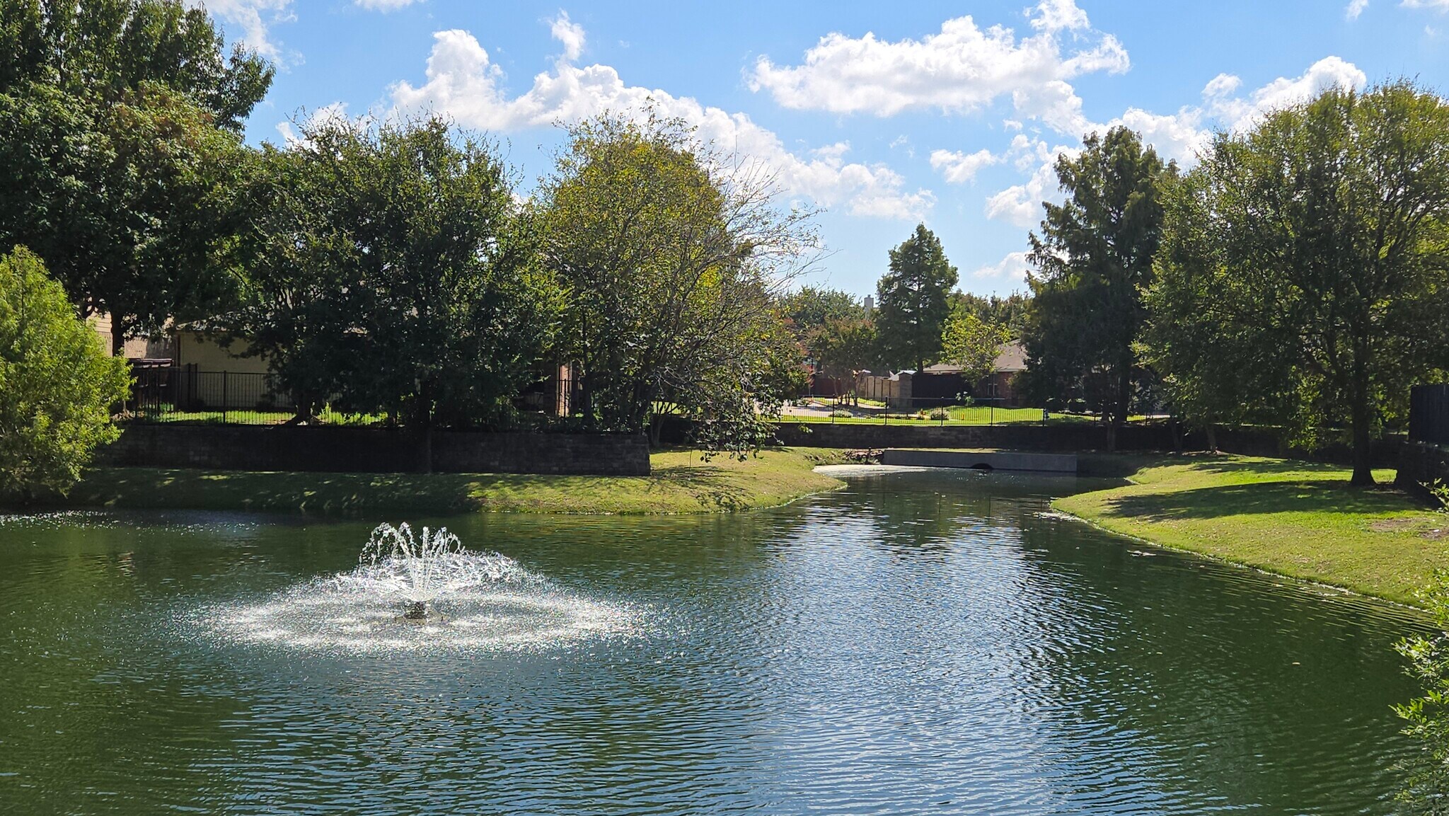 Building Photo - 6800 Oak Falls Dr