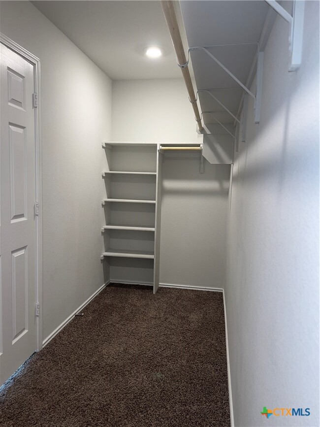 Building Photo - 302 Saddleback Trl