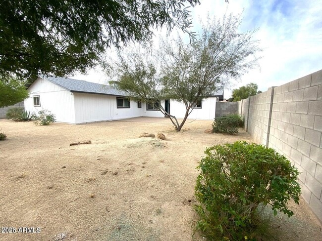 Building Photo - 4417 S Newberry Rd