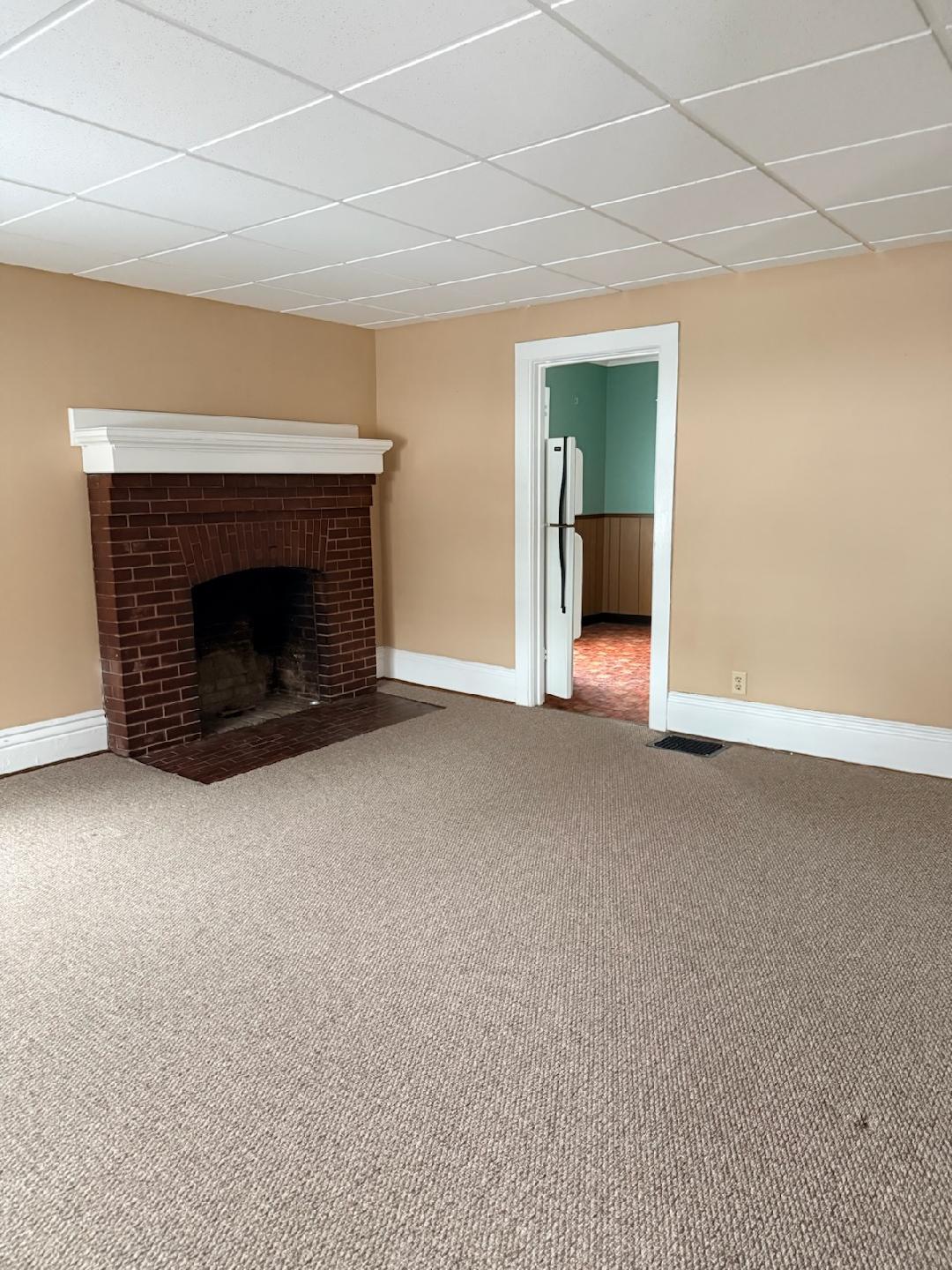 Living room 14x16 - 31 Paine St