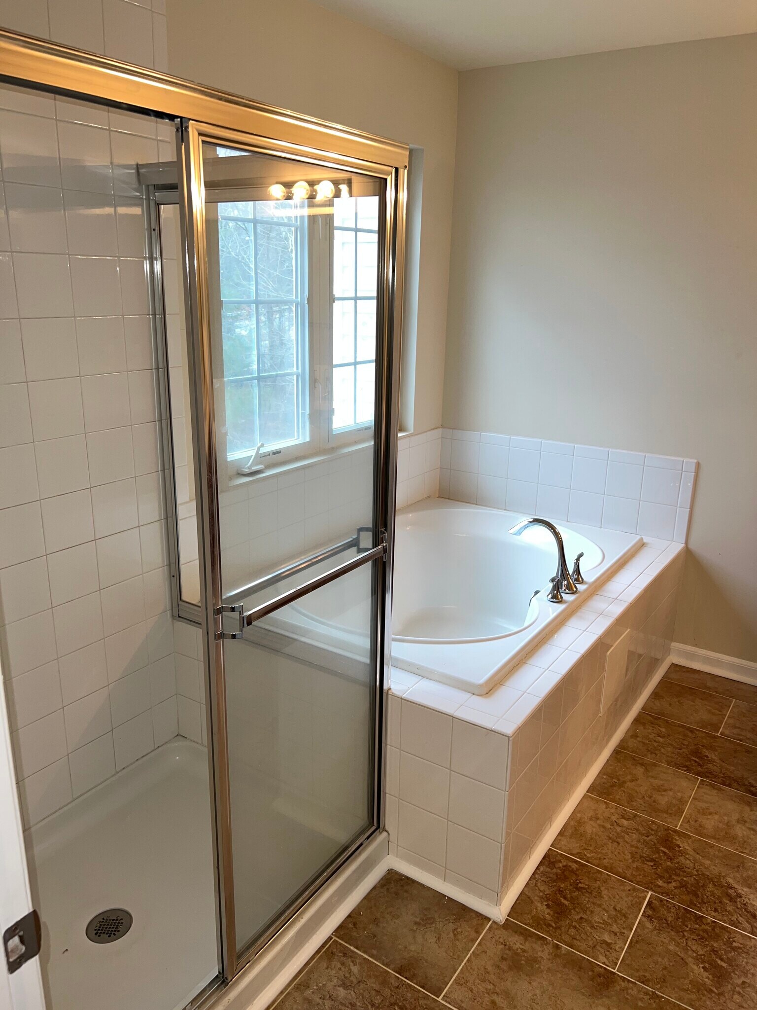 Building Photo - 5 Lookout Dr