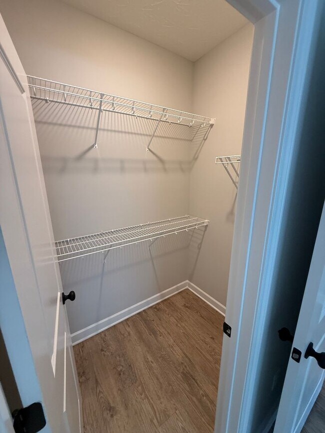 Building Photo - 2 Bed/2.5 Bath Townhome with Garage (Trash Included)