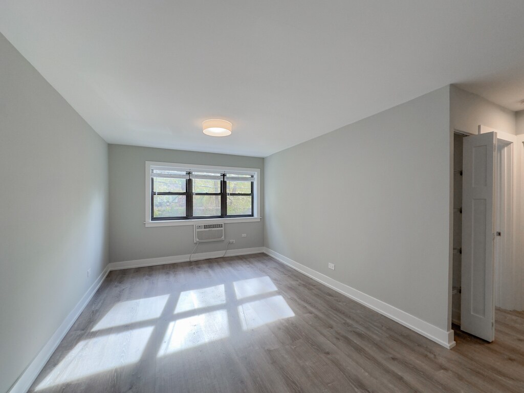 Building Photo - 450 W Barry Ave